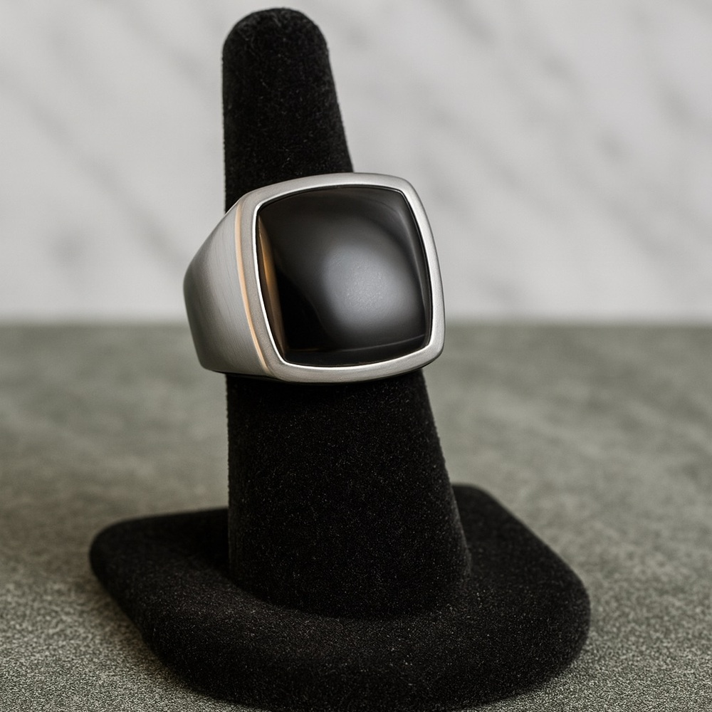 Womens Stainless & Onyx Ring (sz.7)